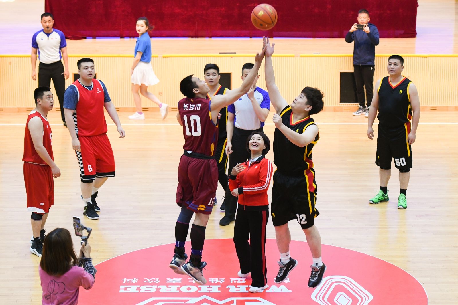 長沙市第十屆運動會（市直機關組）籃球賽 暨“戰(zhàn)馬杯”第十五屆市直機關干部職工籃球賽火熱開賽！